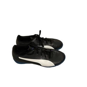 Puma Indoor Soccer / Indoor Shoes Size 3c